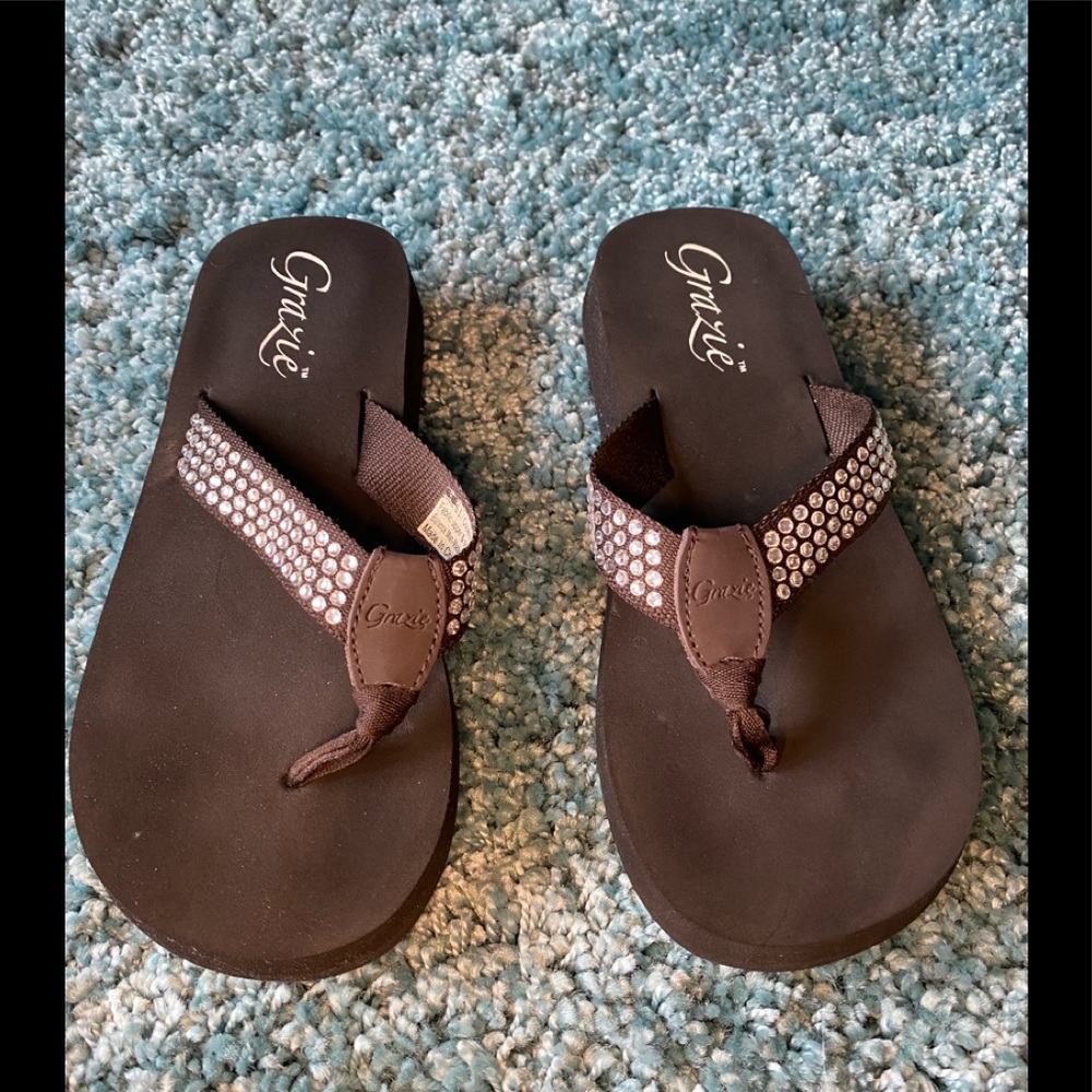 Pre-owned, great condition, Grazie sandal.